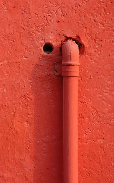 Red Piping Methane Gas Enters Wall Dwelling — Stock Photo, Image