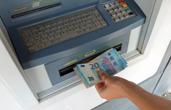 Výběr Evropských Bankovek Hotovosti Atm Automat — Stock fotografie