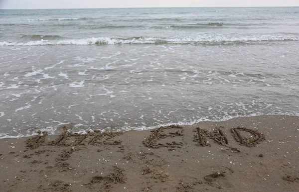 텍스트는 바다로 해변에 — 스톡 사진