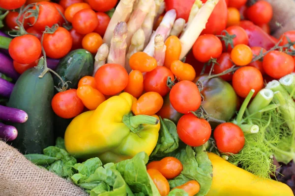 Lattuga Pomodori Verdure Più Fresche Vendita Mercato Locale — Foto Stock