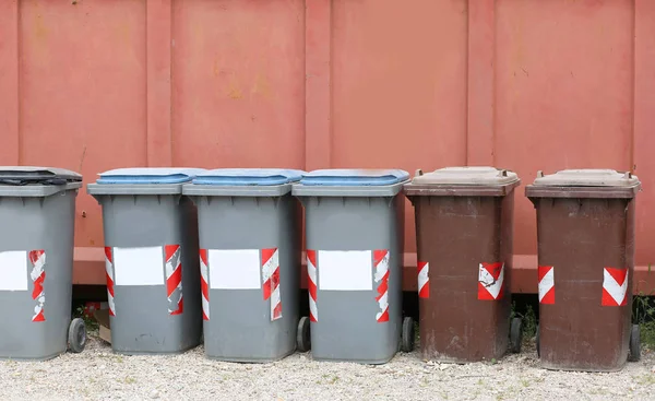 Muchos Contenedores Plástico Para Reciclar Residuos Para Eliminar Adecuadamente Todos — Foto de Stock