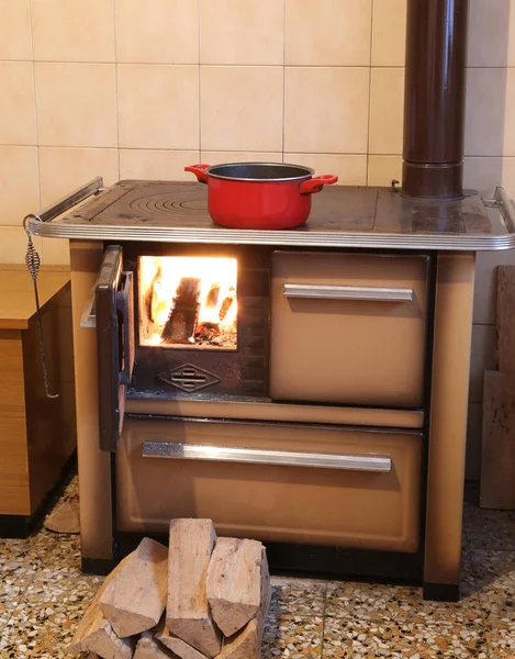 Old Cast Iron Wood Stove Kitchen Small Chalet Mountains — Stock Photo, Image