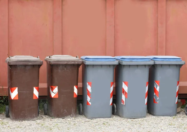 Kontejnery Pro Recyklaci Odpadů Pro Řádnou Likvidaci Veškerého Odpadu Obecní — Stock fotografie