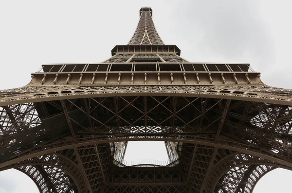 Grande Torre Eiffel Dal Basso Parigi Francia — Foto Stock