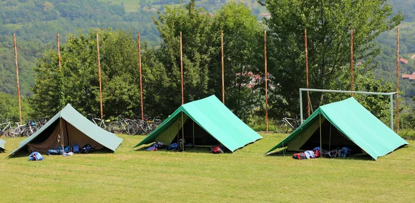 Three Green Tents Mounted Scouts Meadow Spend Night — Stock Photo, Image