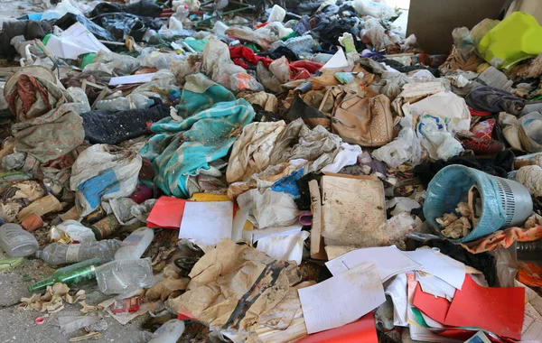 garbage and many things on the migrants shelter