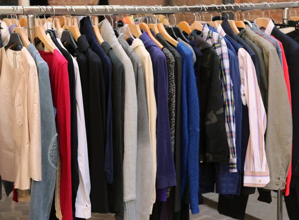 bit pazarı satış için birçok vintage giyim