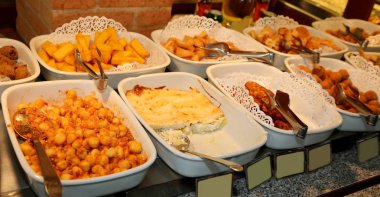 tepsiler makarna yemekleri gnocchi kuşkonmaz pasta ve diğer yemekler restoranda tam