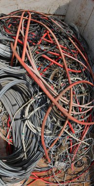 Elektrik kablo ve teller kapsayıcısında kullanılan