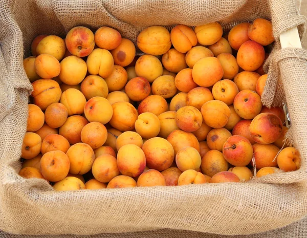 Boîte Abricots Vendre Marché Aux Fruits Local — Photo