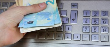 ATM Avrupa'nın birçok Avrupa para ve yardım