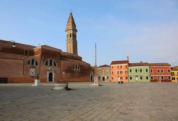 Gran Plaza Isla Burano Cerca Venecia Italia Con Campanario Alto — Foto de Stock