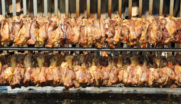 Muitos Espetos Com Carne Frango Cozinhar Muito Lentamente Festa Festival — Fotografia de Stock