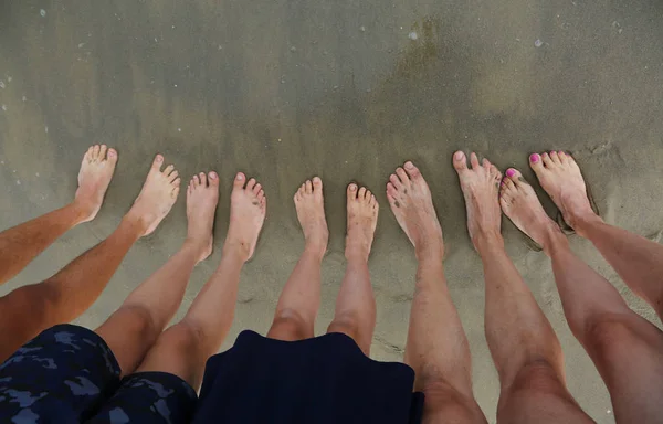 Tio Fötter Familj Fem Person Stranden Sommar — Stockfoto