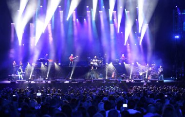 Verona, Vr, İtalya - 23 Eylül 2018: Canlı konser Verona Arena, Antonello Venditti
