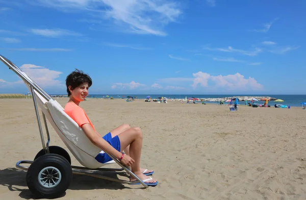 Young Boy Sepcial Wheelchair Move Sand Beach Summertime — Stock Photo, Image