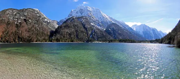 Hisnande Panoramautsikt Över Predil Sjön Italien Nära Österrikiska Gränsen Och — Stockfoto