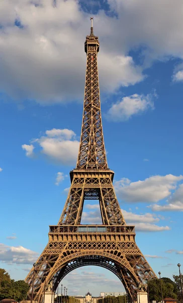 Torre Eiffel Perfetta Senza Persone Senza Auto Con Cielo Blu — Foto Stock