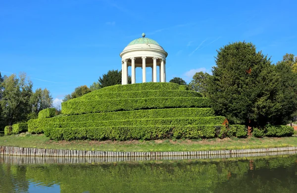 Antika Tempel Med Stora Kupol Den Lilla Offentlig Park Vicenza — Stockfoto