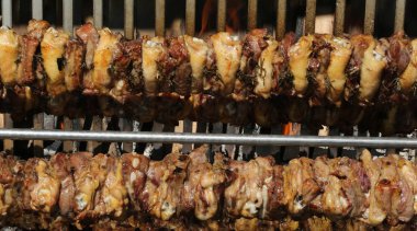 bir şömine bir Festivali'nde şiş üzerinde Zeytinyağlı