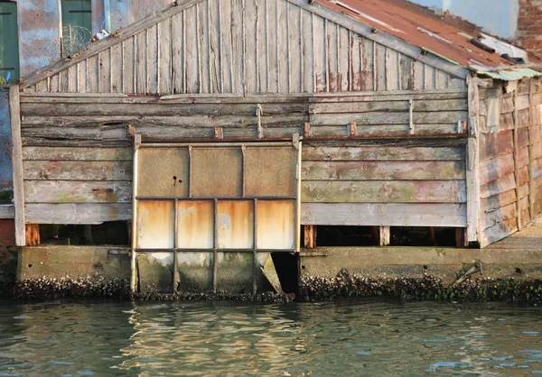 Altes Pfahlhaus Als Garage Für Boote Auf Der Insel — Stockfoto