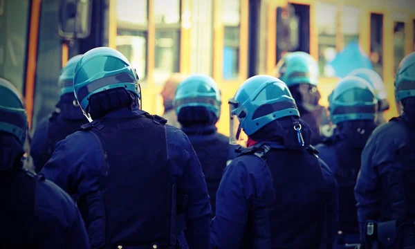 Італійські Поліцейські Riot Спорядження Під Час Великий Демонстрації — стокове фото