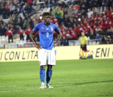 Vicenza, VI, İtalya - 15 Ekim 2018: Futbol maçı İtalya vs Tunus 21 Olsen Stadyumu'nda altında. Kean Moise oyuncusu
