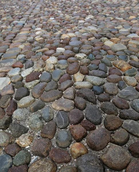 イタリアの街の歴史的な中心部の通りの石畳 — ストック写真