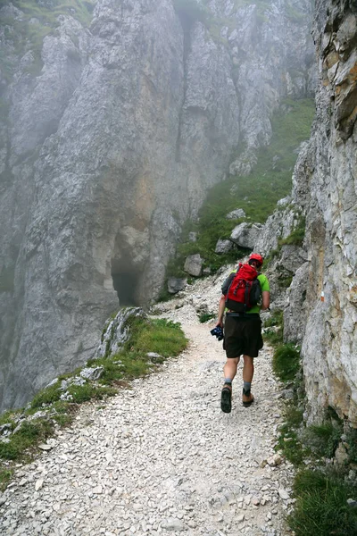 Escalador Camina Camino Difícil Los Alpes Italianos — Foto de Stock