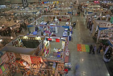 Vicenza, VI, İtalya - 21 Ekim 2017: Çok sayıda makale ve evde çalışma için aksesuarlar ile Abilmente denilen birçok standları büyük sergi fuar