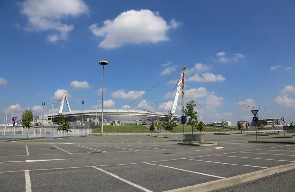 意大利 2015年8月27日 与尤文图斯球场停车场的广角景观没有人 — 图库照片