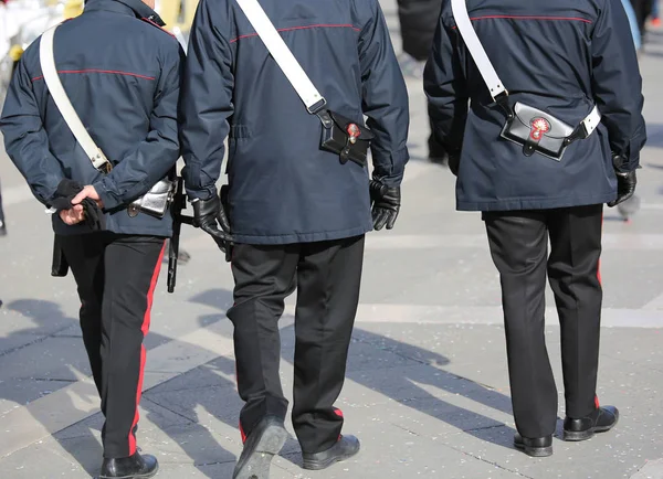 Veneza Itália Fevereiro 2018 Três Policiais Italianos Chamados Carabinieri Praça — Fotografia de Stock