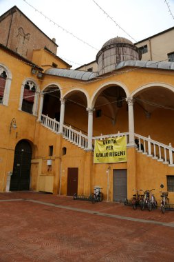 Ferrara, Fe, İtalya - 3 Kasım 2018: Mısır'da bir kişinin kim olduğunu Giulio Regeni için gerçek anlamına İtalyan metin ile banner öldürdü
