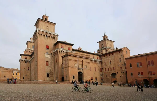 Ferrara, Fe, İtalya - 3 Kasım 2018: Castello Estense İtalyanca dil denilen eski ortaçağ kalesi