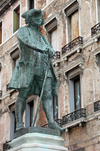 Historické Památky Italský Dramatik Carlo Goldoni Náměstí Benátkách Itálii — Stock fotografie