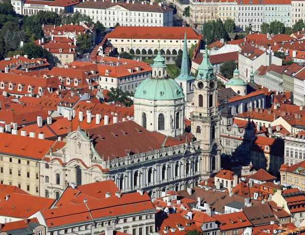 Nikolaus Kirche Prag Der Tschechischen Republik Mitteleuropa Und Die Dächer — Stockfoto