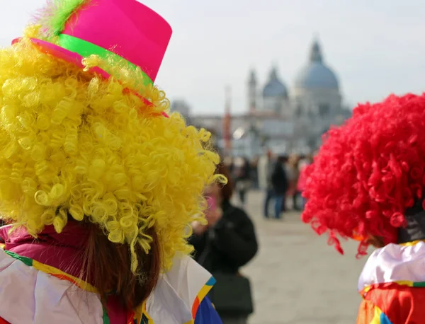 Dois Palhaços Com Peruca Durante Show Carnaval Veneziano — Fotografia de Stock