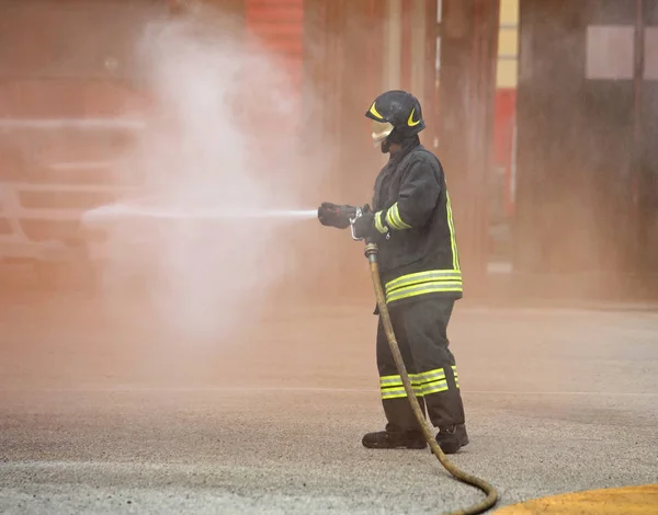 Firefighter Extinguishes Big Fire Foamed Hydrant — Stock Photo, Image