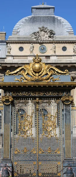 Portões Justiça Dourado Palais Cour Honneur Paris França — Fotografia de Stock