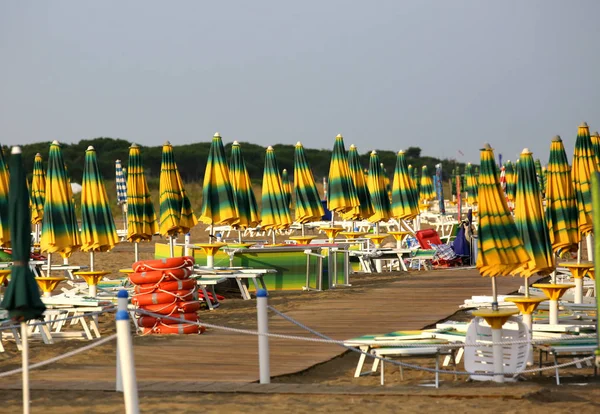 Yellow Green Umbrellas Chairs Beach Tourist Village — Stock Photo, Image