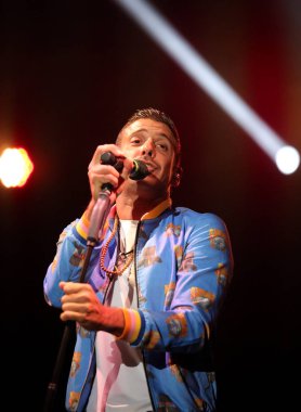 Vicenza, VI, Italia - 5 Eylül 2017: Live konser, Gabbani Francesco ünlü İtalyan şarkıcı-söz yazarı