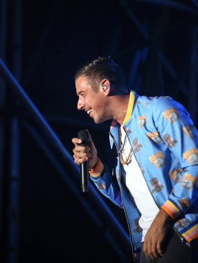 Vicenza, VI, Italia - 5 Eylül 2017: Live konser, Gabbani Francesco ünlü bir İtalyan şarkıcı