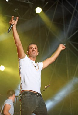 Vicenza, VI, İtalya - 5 Eylül 2017: Live konser, Gabbani Francesco ünlü İtalyan şarkıcı-söz yazarı ve müzisyen