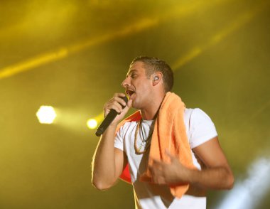 Vicenza, VI, İtalya - 5 Eylül 2017: Live konser, Gabbani Francesco ünlü İtalyan şarkıcı-söz yazarı ve müzisyen