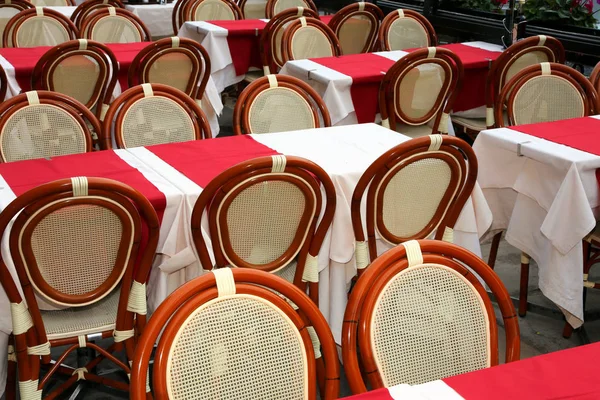 Stoły Krzesła Świeżym Powietrzu Restauracji Mieście Europejskiego — Zdjęcie stockowe