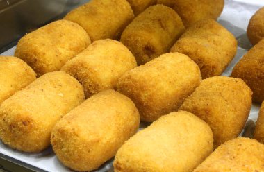 pirinç topları kızgın yağda kızarmış Güney İtalya gıda tipik özellikleri olan