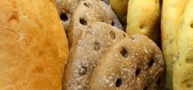 ekmek kepekli un ya da kahve ve süt ile yapılan