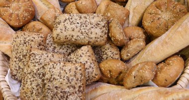 tam buğday unu ve tohum ve hububat yukarıdaki ile yapılmış ekmek somunları