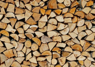 arka plan bir woodpile Odunluk içinde günlükleri