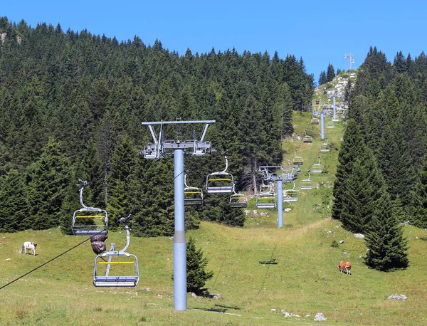 Chair Lift Leading Top Mountain Summer — Stock Photo, Image